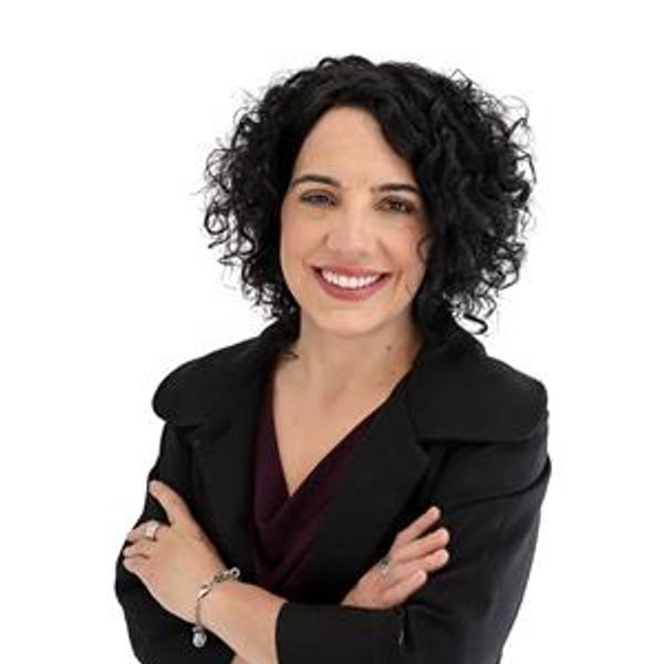 Heidi Hromada, Associate